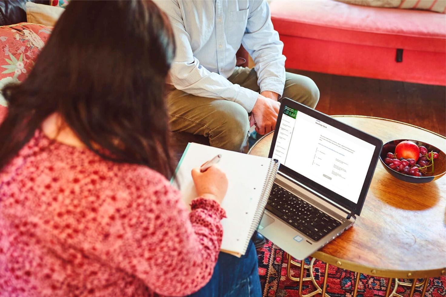 Domain Team bei der Arbeit an Traffic-Strategien
